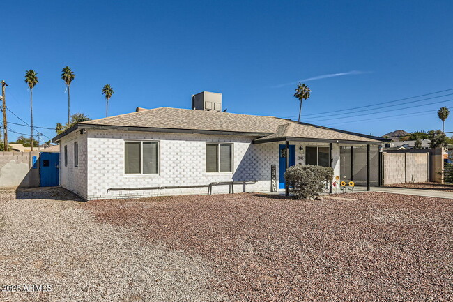 Building Photo - 3146 E Flower St