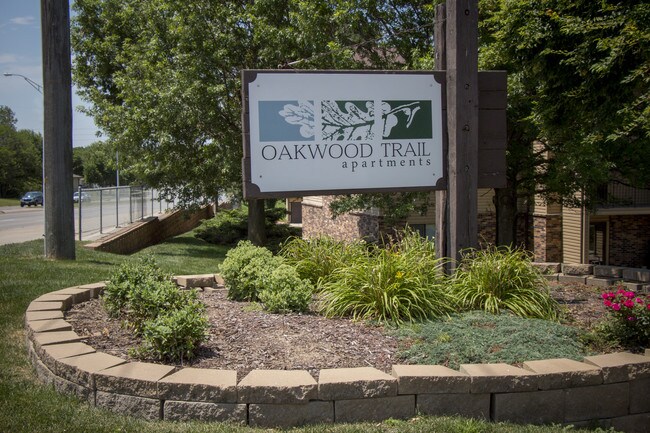 Building Photo - Oakwood Trail Apartments