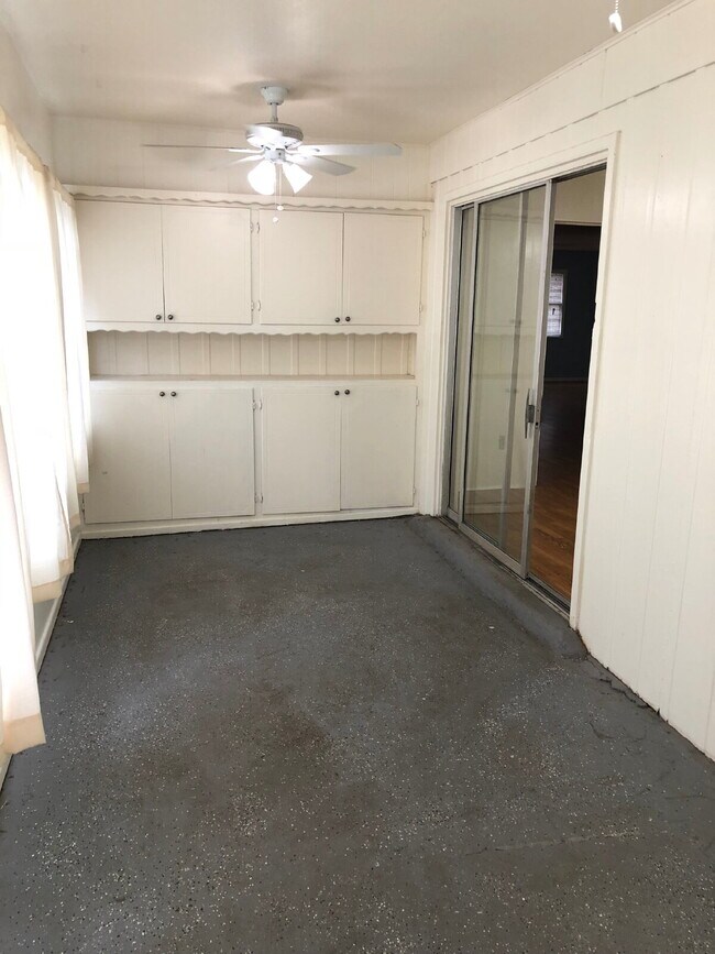 Building Photo - Spacious 4-Bedroom Home with Sunroom Available for Summer 2026 Pre-Lease