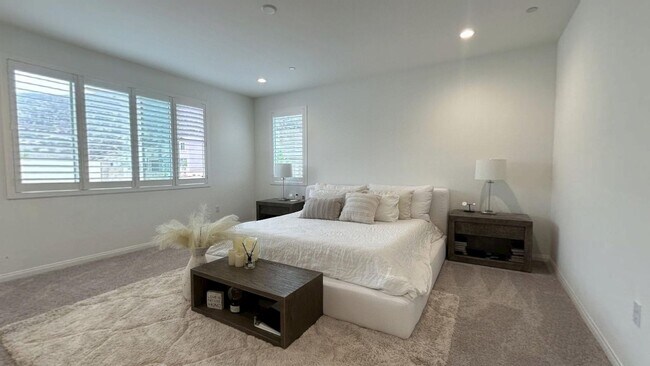 Building Photo - HUGE PRICE REDUCTION!! Gorgeous 6 Bedroom ...