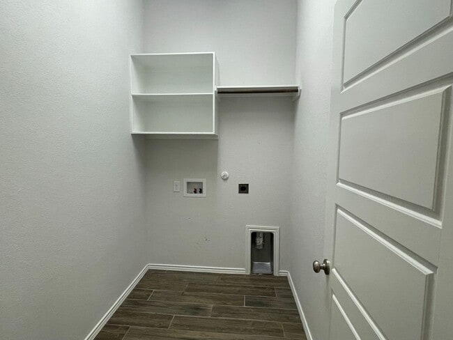 Building Photo - 4 Bedroom/3 Bath Kallinson Ranch Subdivision