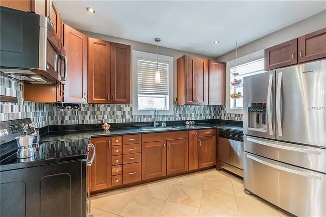 Kitchen - 117 W Flora St