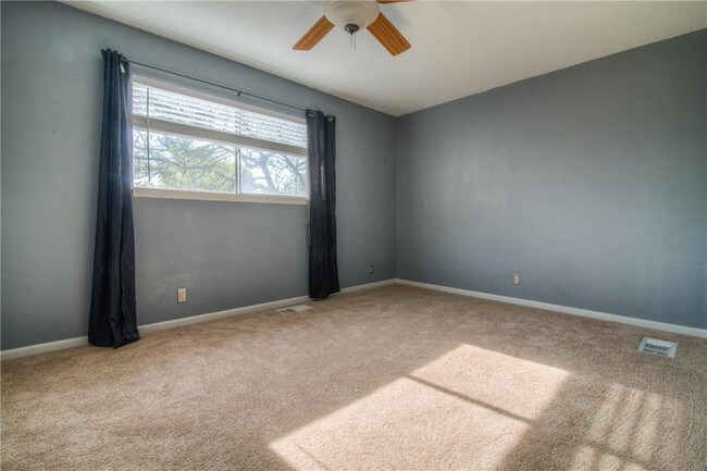 Building Photo - 7407 Shadow Hill Dr