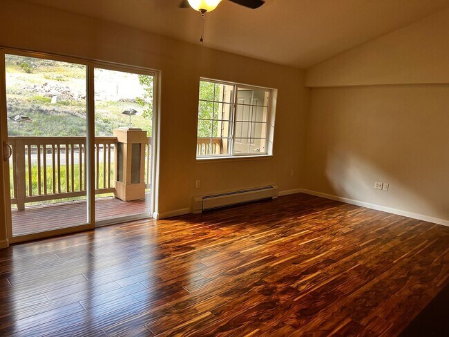 Building Photo - 520 River View Dr