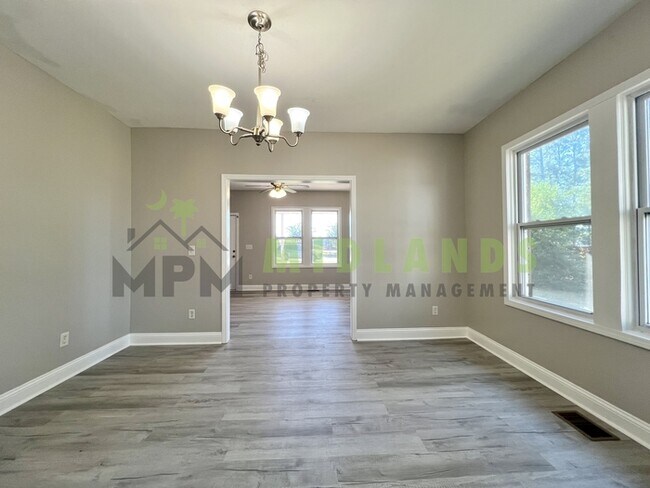 Building Photo - 3202 Belvedere Dr