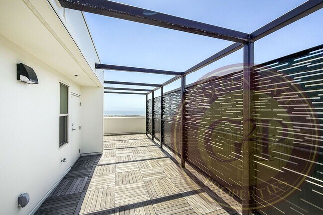 Building Photo - SF Shipyard - 3 BR, 2.5 BA Townhouse 1,634 Sq. Ft. - 3D Virtual Tour, 2-Car Garage