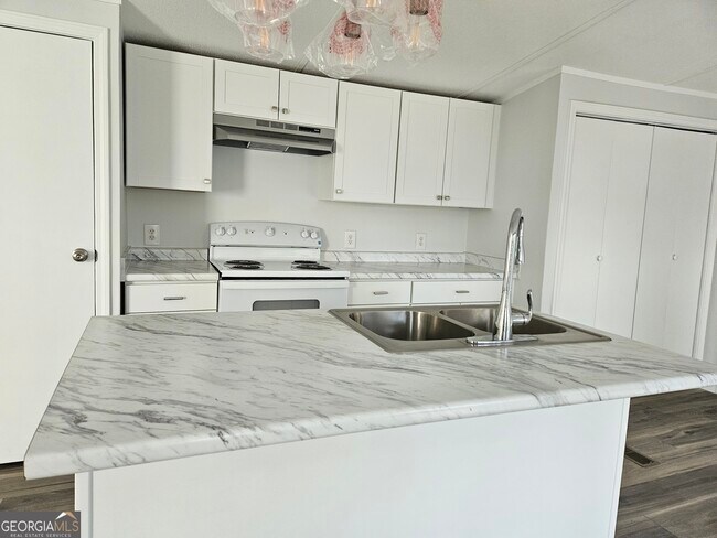 Building Photo - 150 Back St