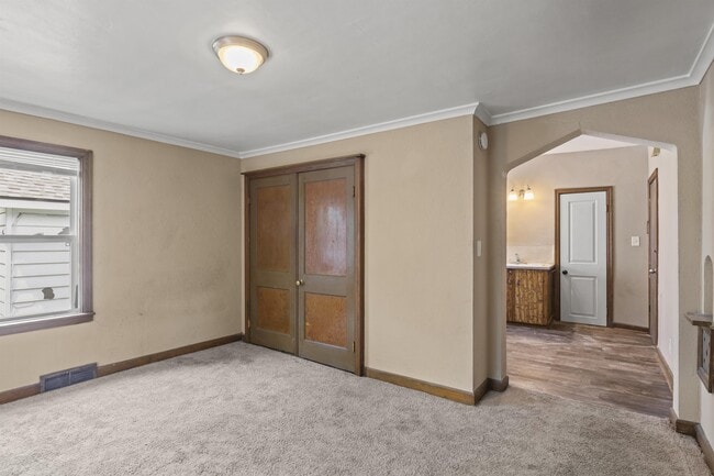 Building Photo - 420 Olive St