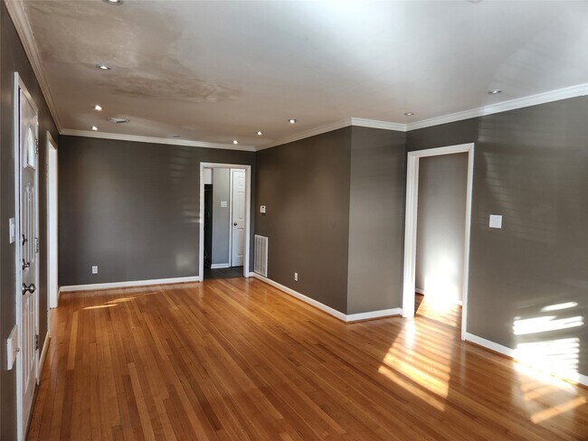 Building Photo - 6418 Woodbrook Ln