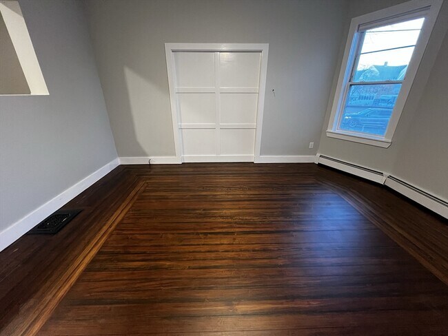 Building Photo - 158 Holland St