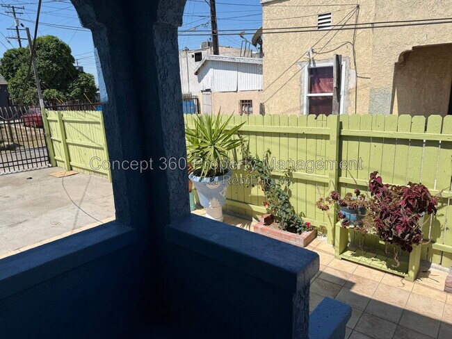 Building Photo - 1124 Nadeau St