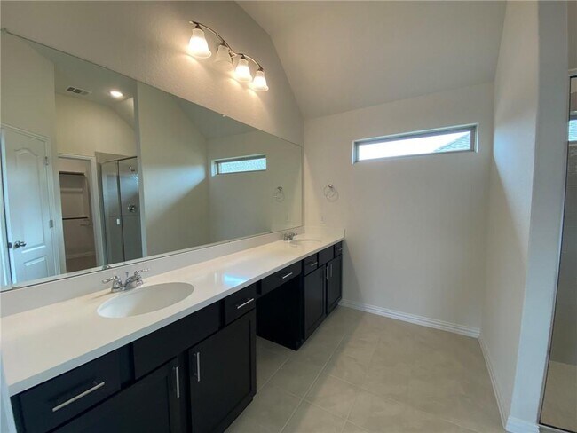 Building Photo - 712 Clear Spring Ln