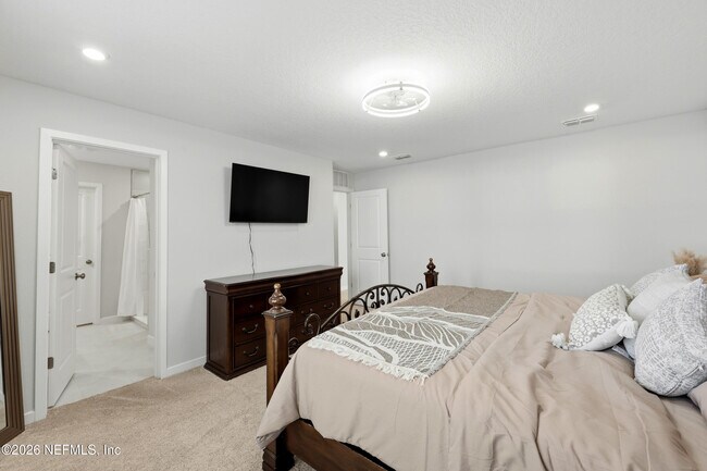 Building Photo - 14742 Cashew Ave