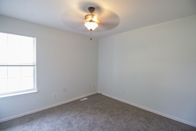 Building Photo - 5324-5326 Godas