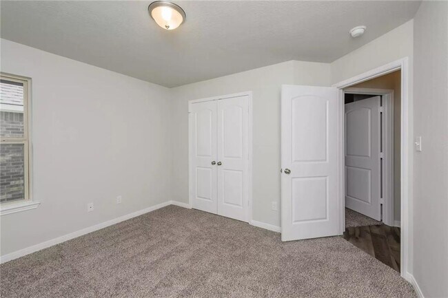 Building Photo - 5118 Leaning Tree