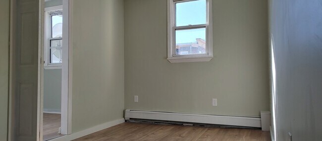 Building Photo - 49 Burrell St