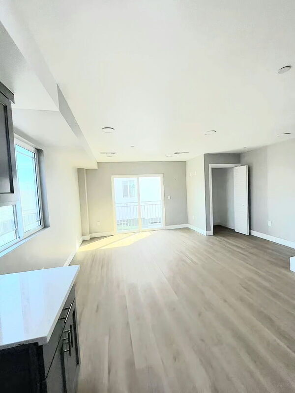 Building Photo - 1731 E 68th St