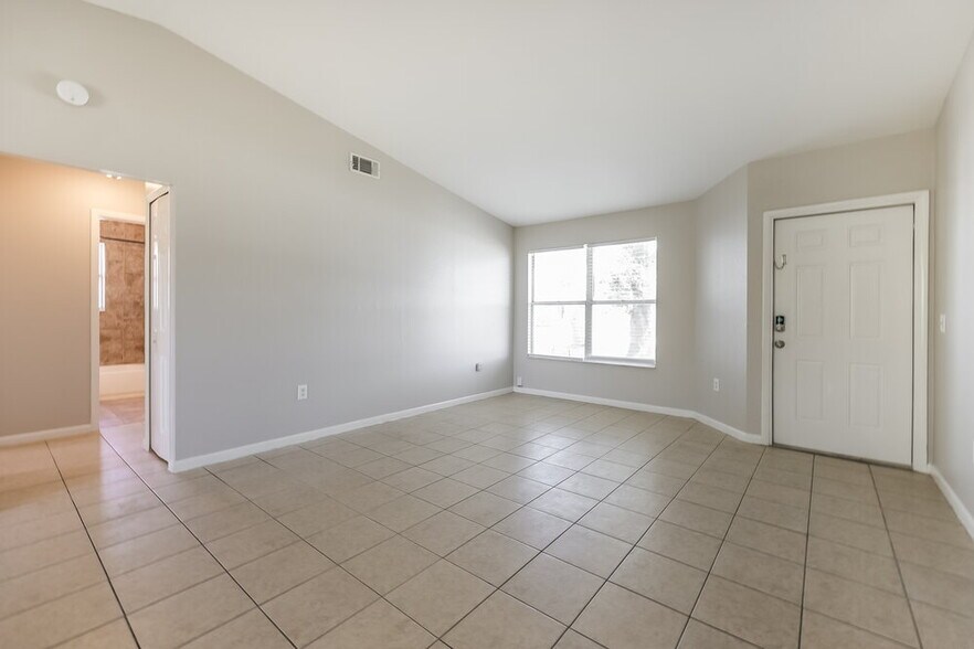 Building Photo - 2122 SE 6th Ln