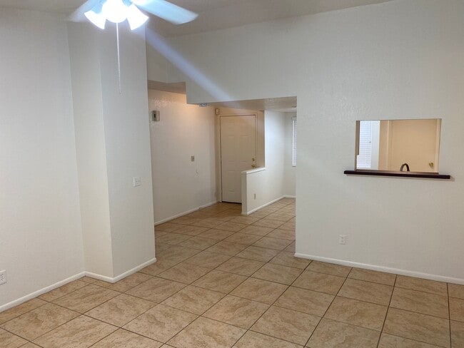 Building Photo - Henderson!!! 4 Bedrooms!! Single Story!! 2 car garage!! Big Back Yard!!! No HOA!! All Appliances!!