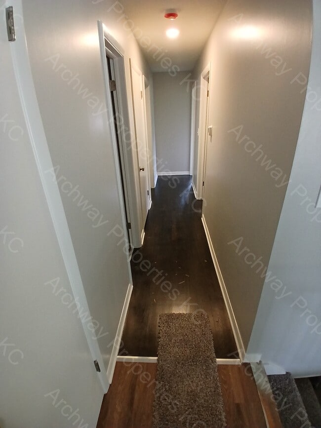 Building Photo - 5103 Long Dr