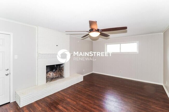 Building Photo - 4 Bedroom Pet-Friendly Home in Memphis, TN with Main Street Renewal