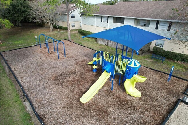 Building Photo - 201 Red Maple Pl