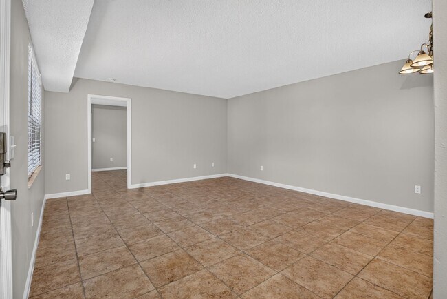 Building Photo - 53 Windtree Ln