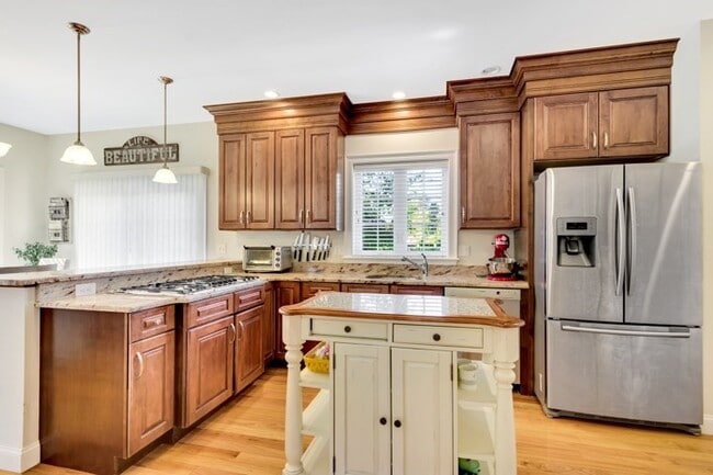 Building Photo - 7 Richmond Ave