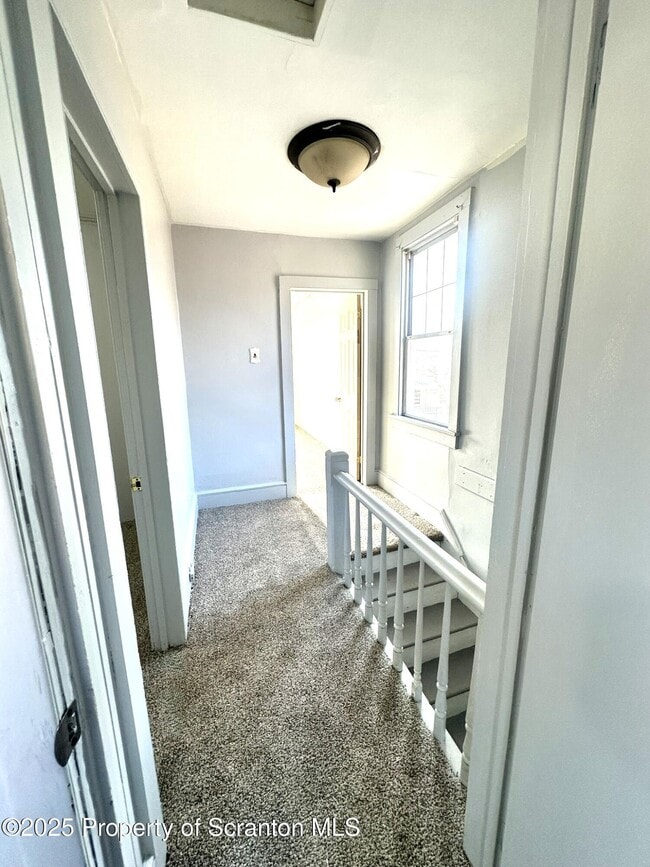 Building Photo - 539 Hazle St