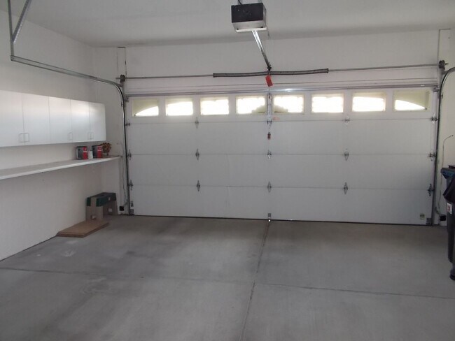 Building Photo - Single-Story Townhome with Golf Course Views in Summerlin