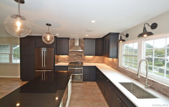Building Photo - 13 Flower Hill Pl