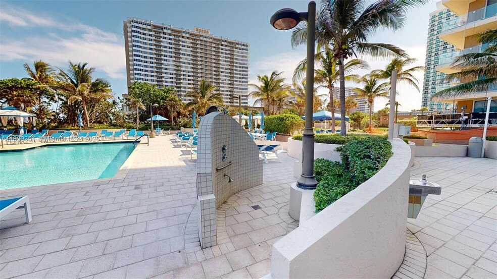 Building Photo - 1912 S Ocean Dr