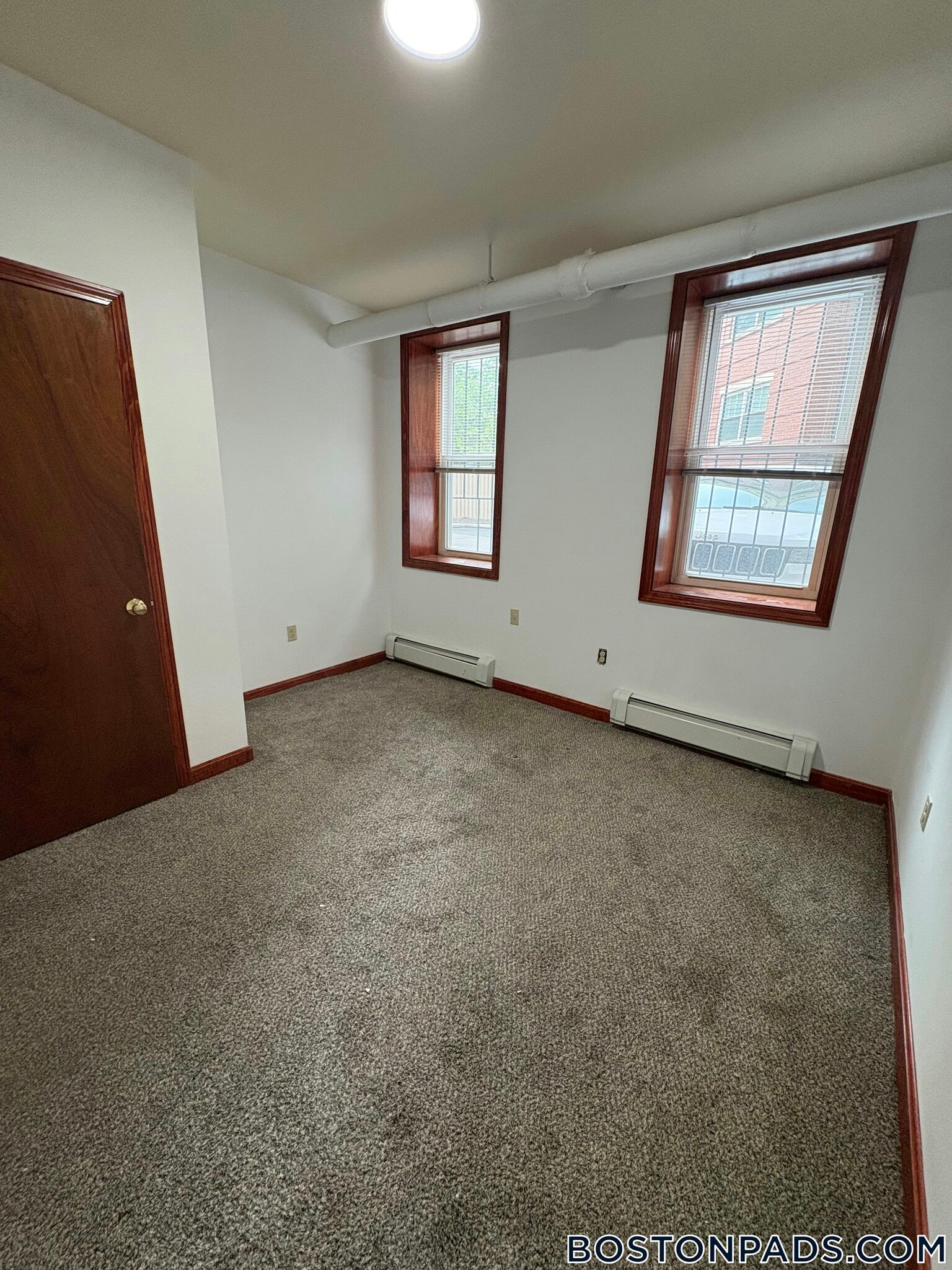 Building Photo - 143 Park Dr