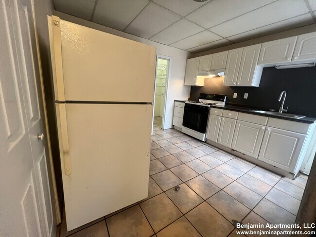 Building Photo - 435 Cambridge St