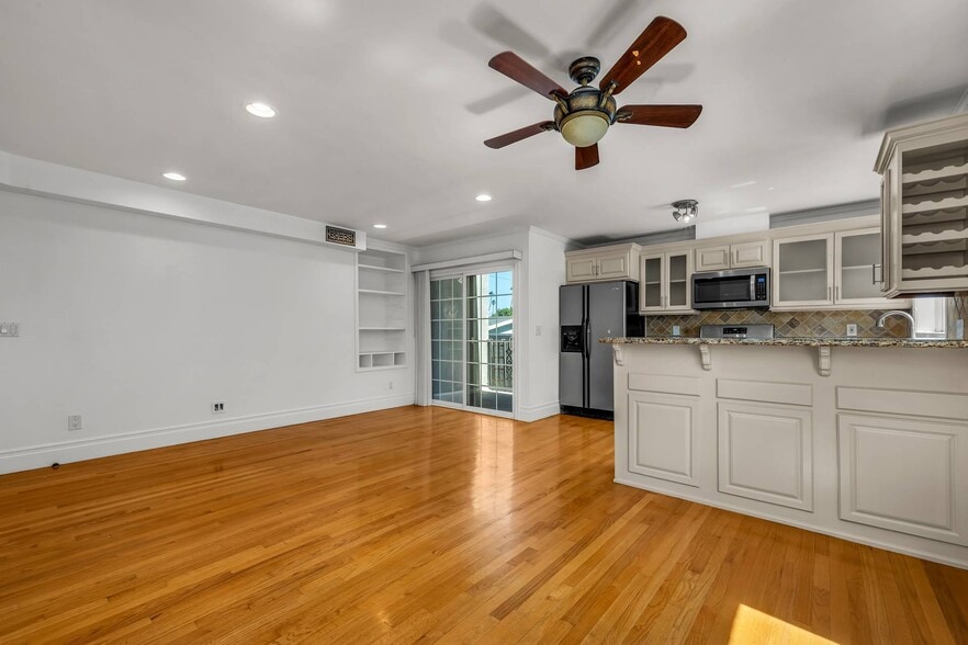 Living Room - 815 Broadway St