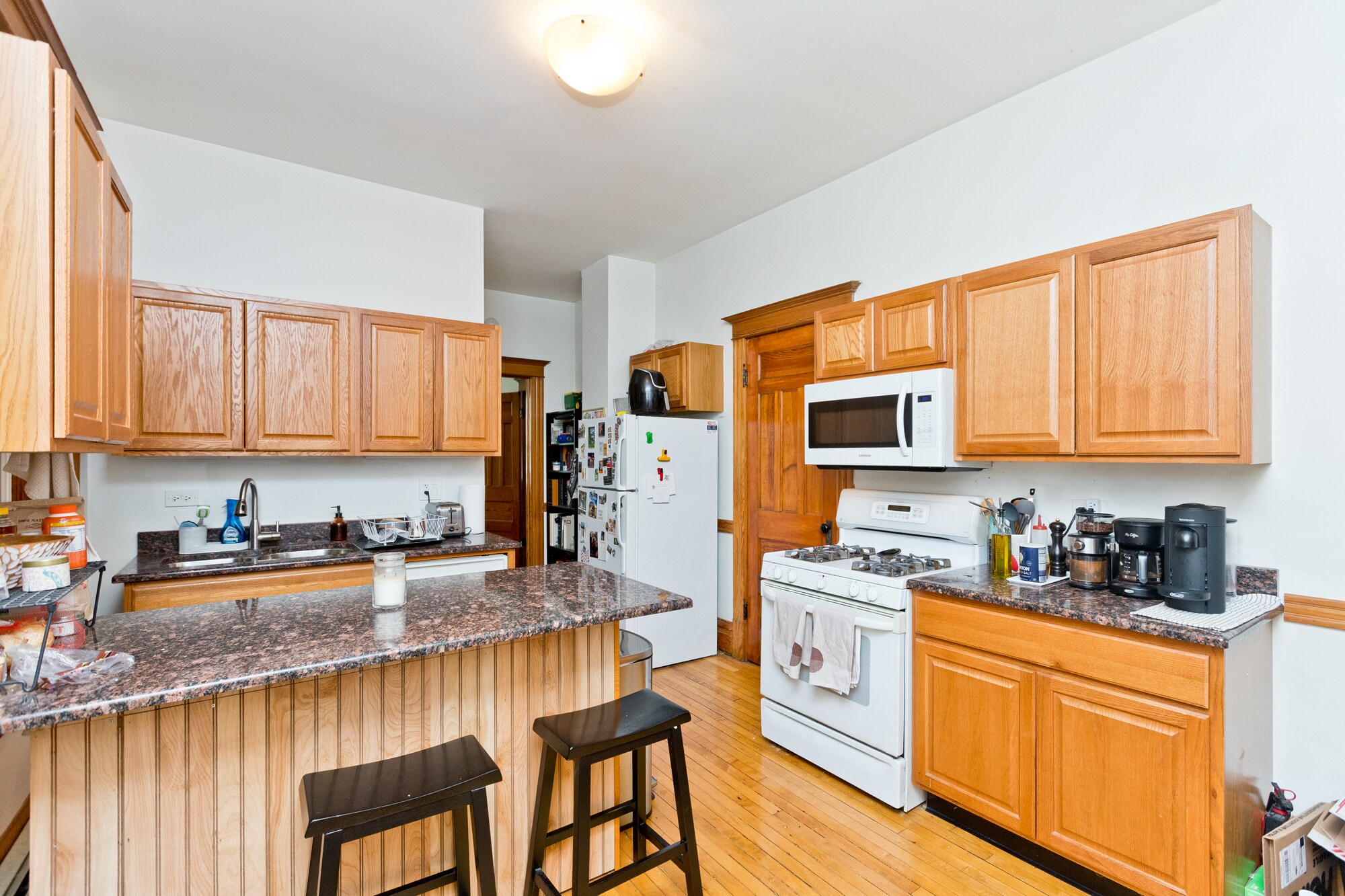 Building Photo - 2139 N Oakley Ave