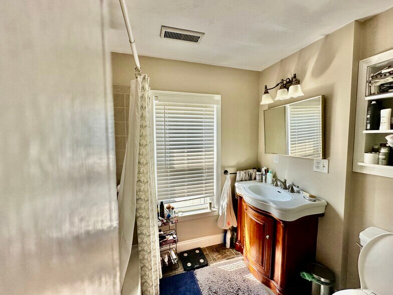 Building Photo - 159 K St