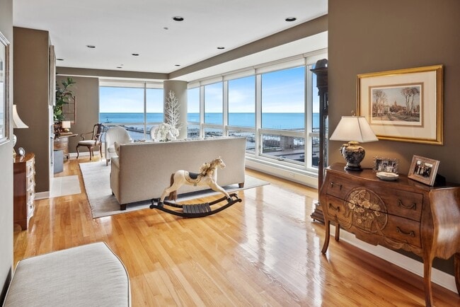 Building Photo - 445 E North Water St