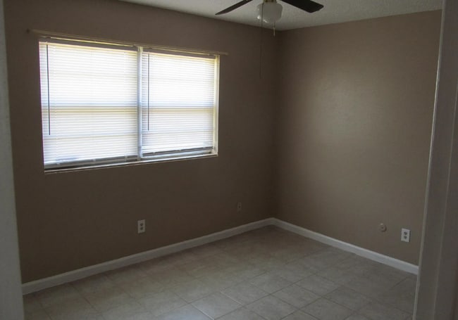 Building Photo - 208 Rosa Blvd