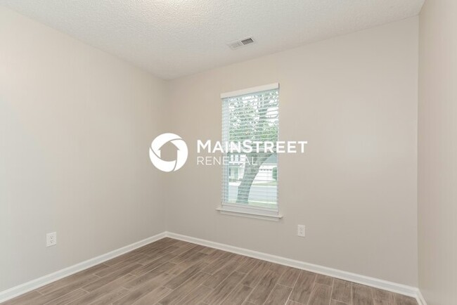 Building Photo - 2217 Genesis Dr