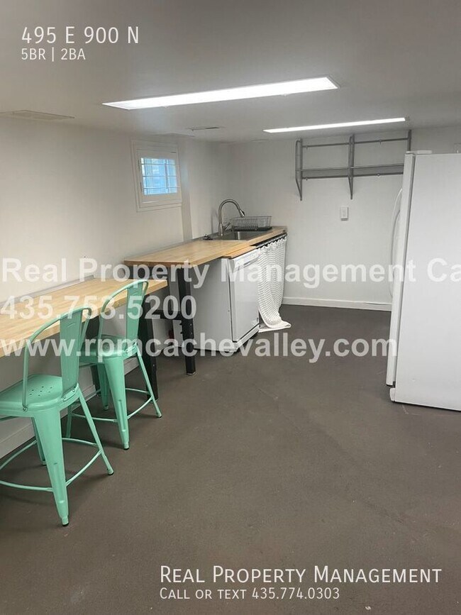 Building Photo - 495 E 900 N