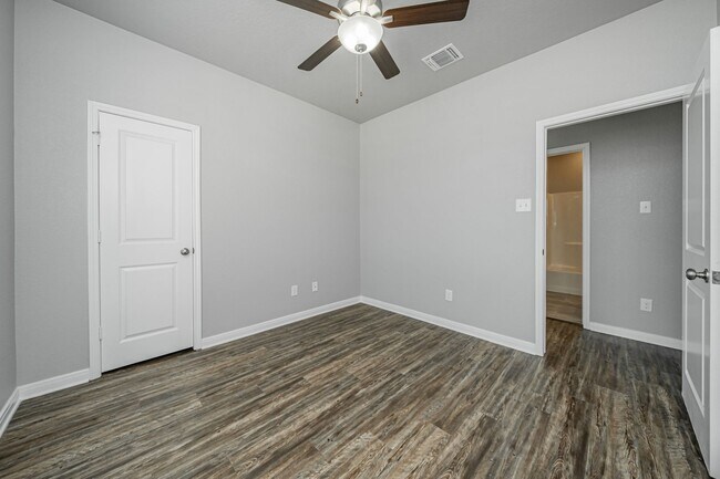 Building Photo - 8227 Bluefield Dr