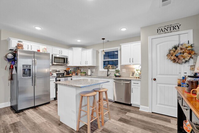 Building Photo - 456 Woodtrace Dr