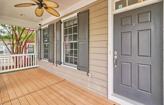 Building Photo - Recently Remodeled Lake Carolina Home