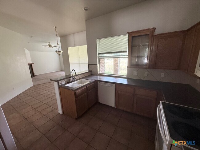 Building Photo - 2901 Tucson Dr