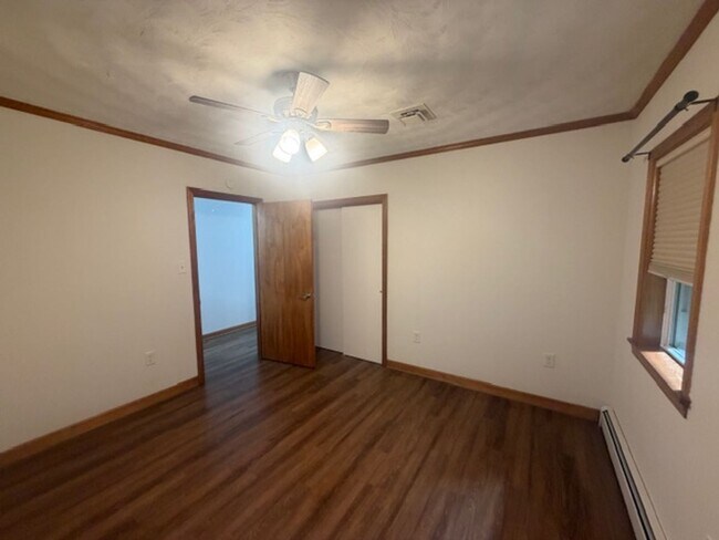 Building Photo - 549 Forest Rd