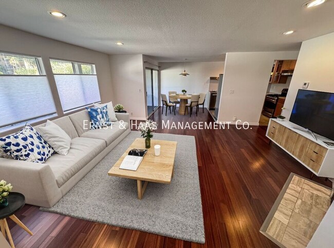 Primary Photo - Stunning Downtown Long Beach Condo Across ...