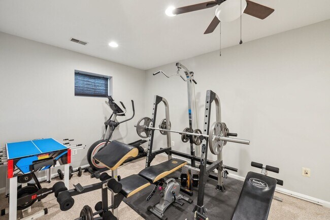 Building Photo - Stunning single-family home filled with th...