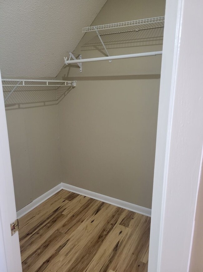 Building Photo - Knoxville 37922 - 2 bedroom, 2 bath townho...