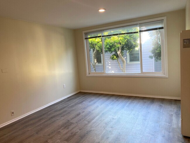 Building Photo - 155Pfei